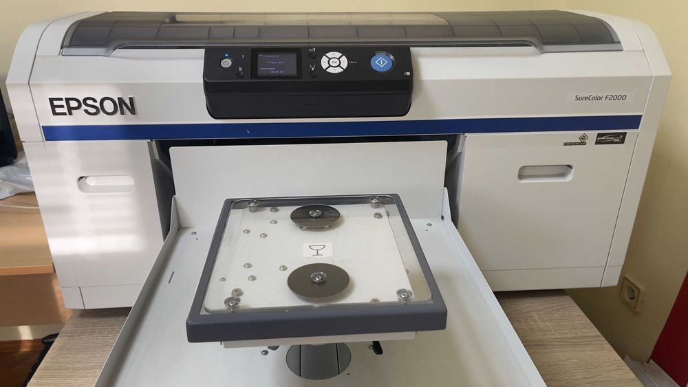 EPSON F2000 - легендата в DTG печата за светъл текстил