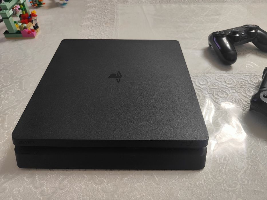 Playstation 4 slim