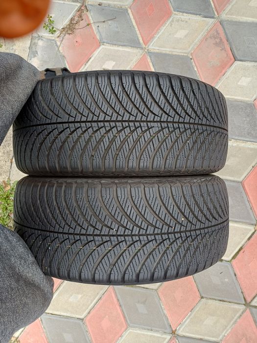 Vând 2 anvelope de iarna 205 50 r17 GOODYEAR foarte bune