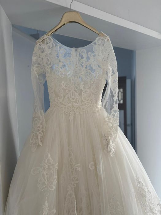 Продам свадебное новое платье