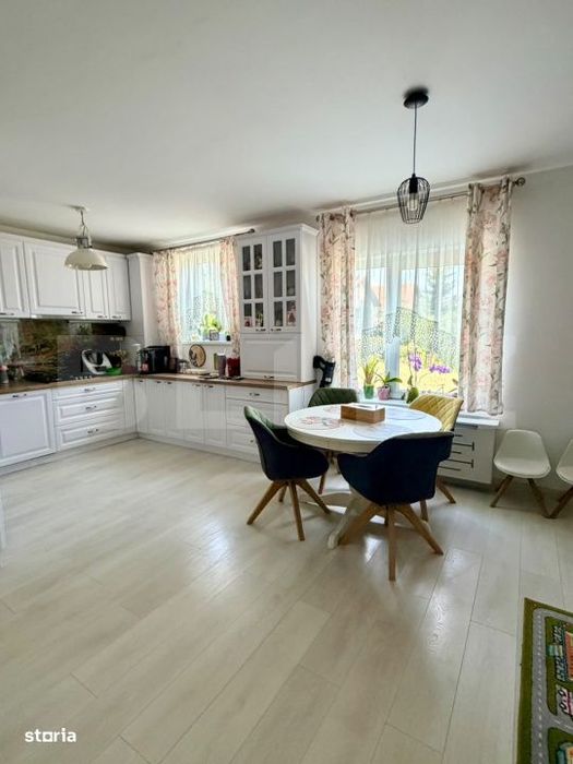 Apartament 3 camere,85 mp+ balcon, etaj intermediar, Europa — fotografia 1