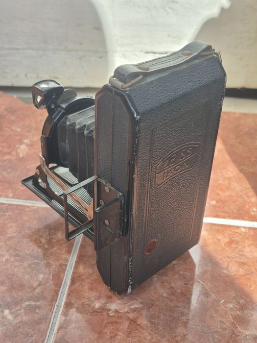 Aparat foto Zeiss cu burduf