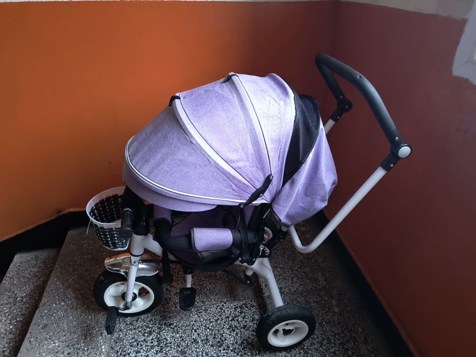 Детска триколка с нормални следи няма скъсано