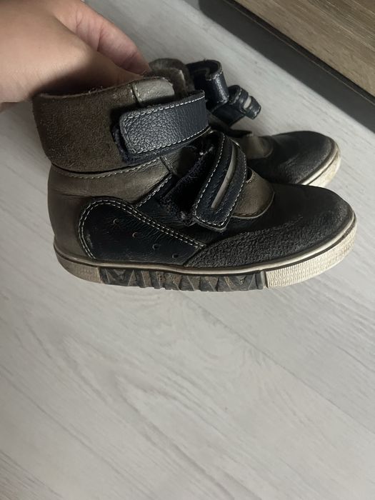 Продаю детскую обувь