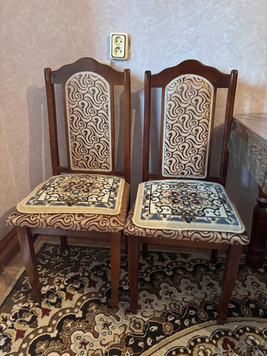 Стол со 6  стульями