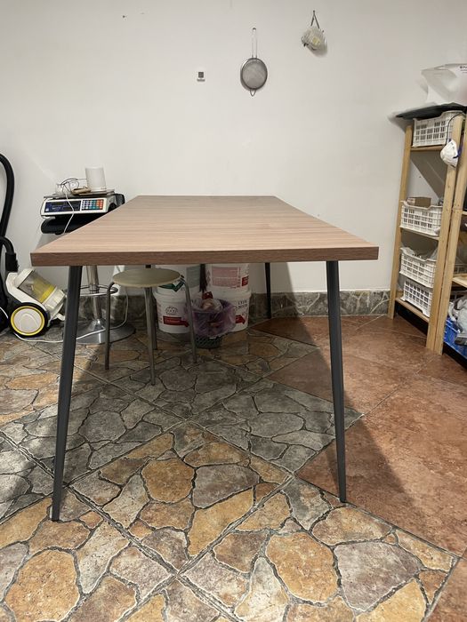 Продает стол большой, новый