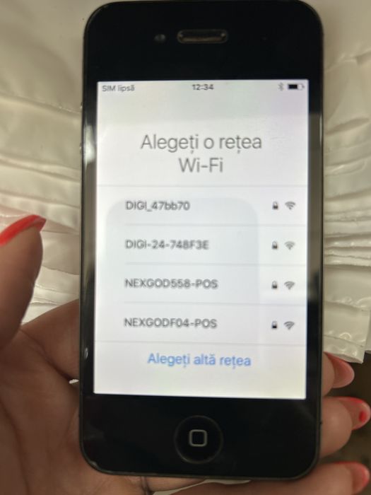 Vand iphone 4,folosit .