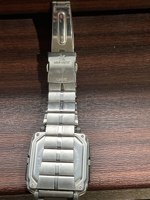 Часы электронные продаю