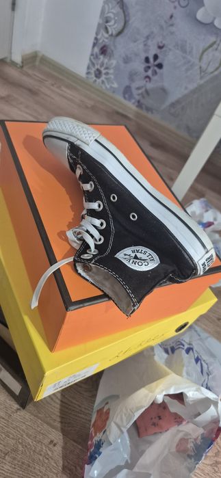 Кроссовки белые красивые