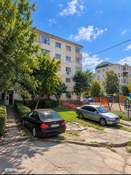 Apartament decpmandat . zona Paucrari /Canta