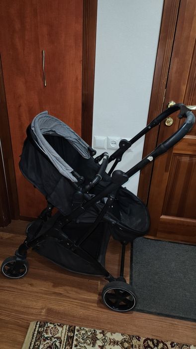 Продаю коляску  раскладывается лежа и сидя