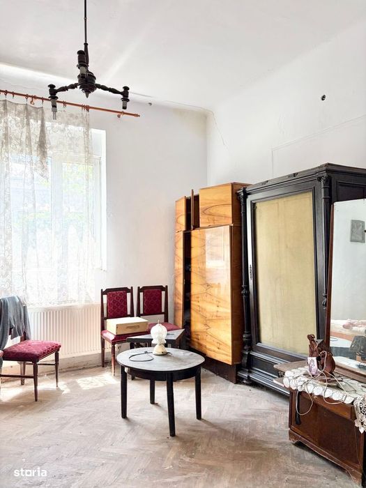 Casa Interbelica Cu Teren 707Mp