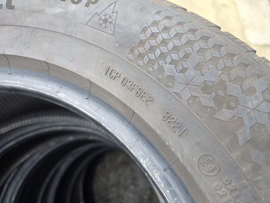 4бр Зимни гуми 215 65 16 - Continental