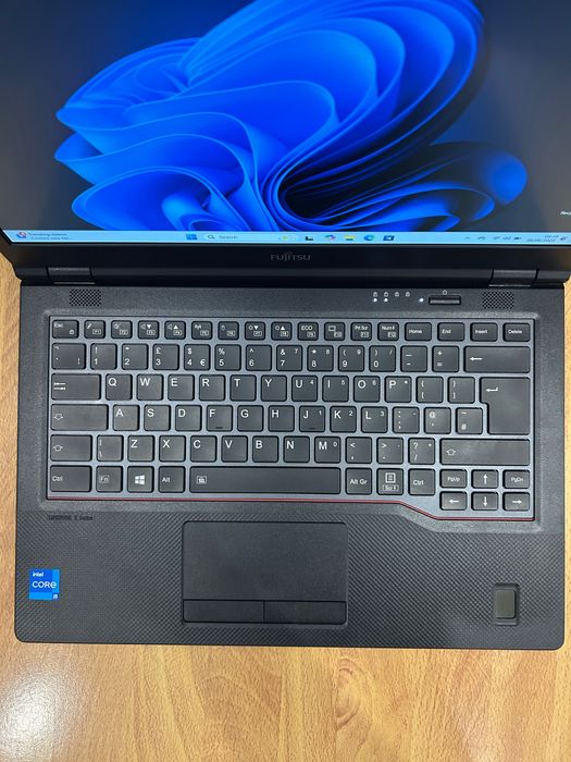 Като нов! Лаптоп Fujitsu E5411 i5-1135/16GB RAM/256GB с 3 мес. гар.