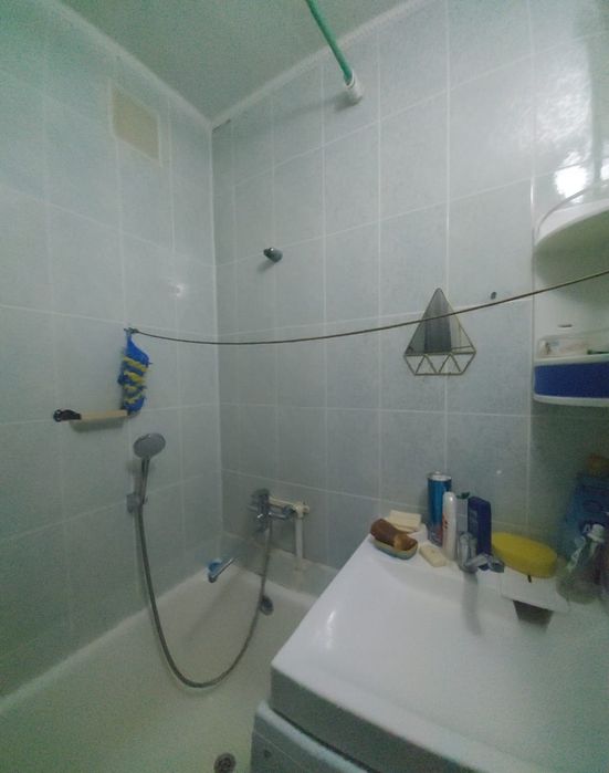 Продам двухкомнатную.   Авторынок.