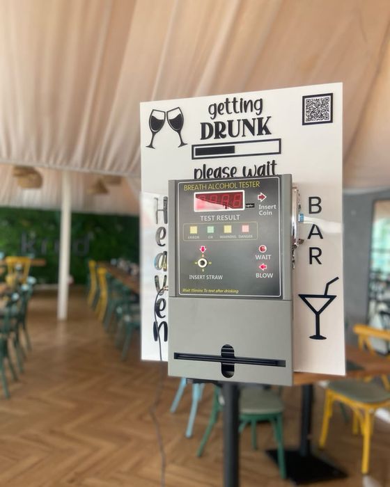 Aparat etilotest pentru evenimente - distracție cu cap la propriu!