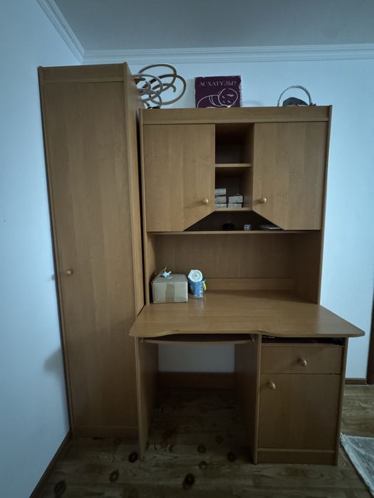 продеатся шкаф комьпютерный столик