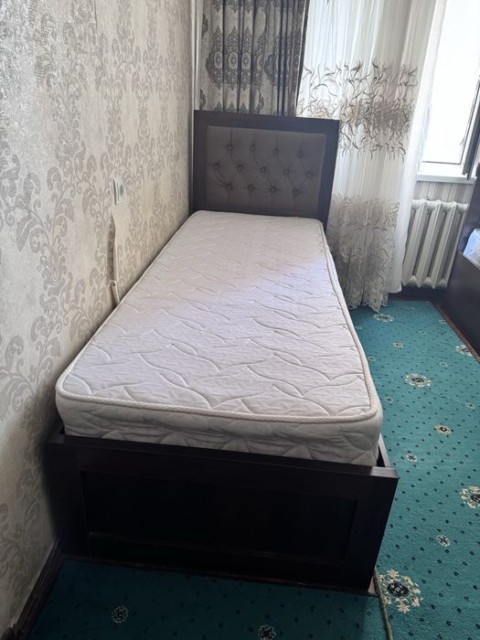 Детская кровать с матрасом (2 шт), в хорошем состоянии