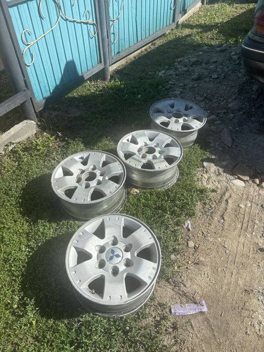 Продам диски на Пажеро
