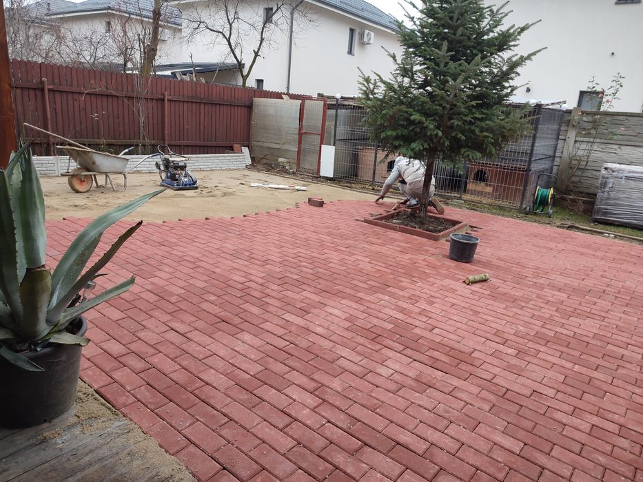 Montăm pavele. 33 de lei metru pătrat manoperă la montaj