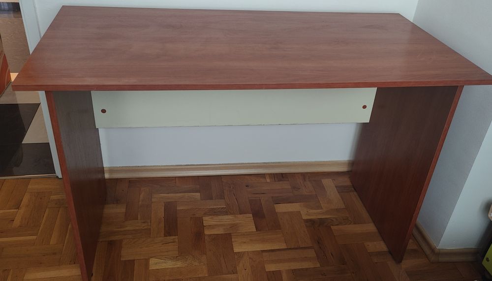 Бюро за офис или детска стая