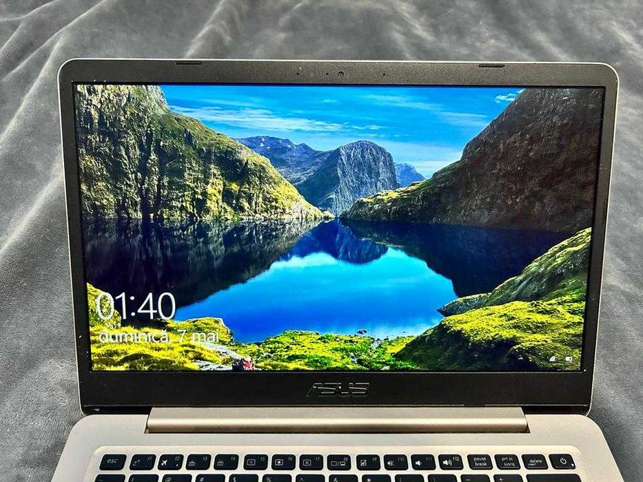 Laptop Asus VivoBook s14 S406U