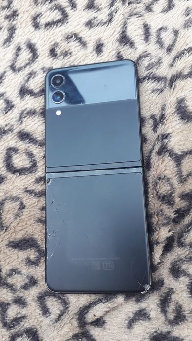 Samsung Galaxy z Flip3 5G