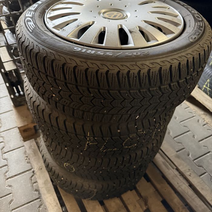 Jante tabla cu cauciucuri iarna 205/55/16 VW 5x112