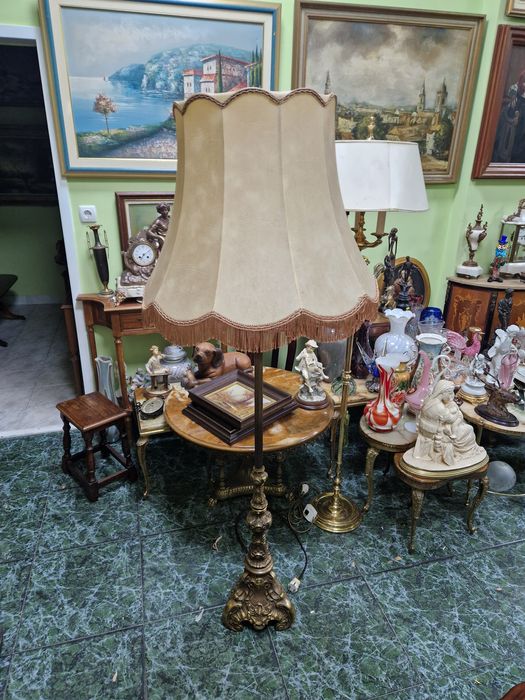 Страхотна антикварна френска подова бронзова лампа