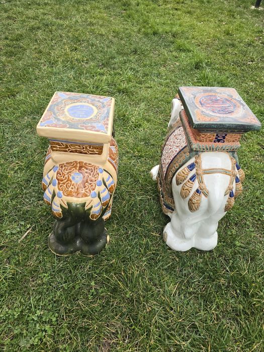 Vand 2 elefanți de ceramica