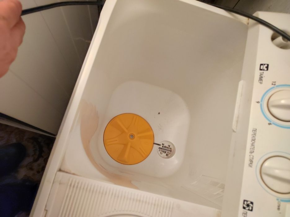 Продам машинку полу автомат.