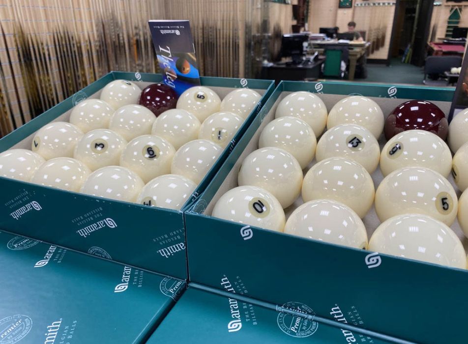 Всё для Бильрда, сукно, шары, светильники, кий, мел