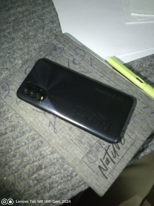 Vând carcasa de telefon Redmi 9C.