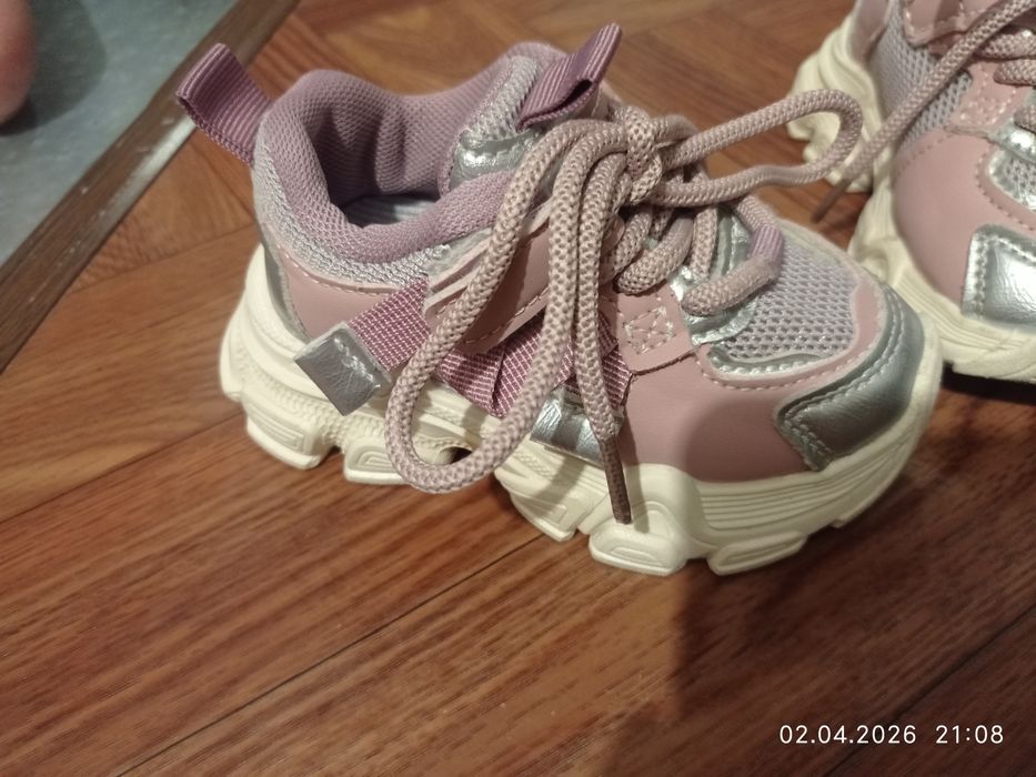 Кроссовки для девочки