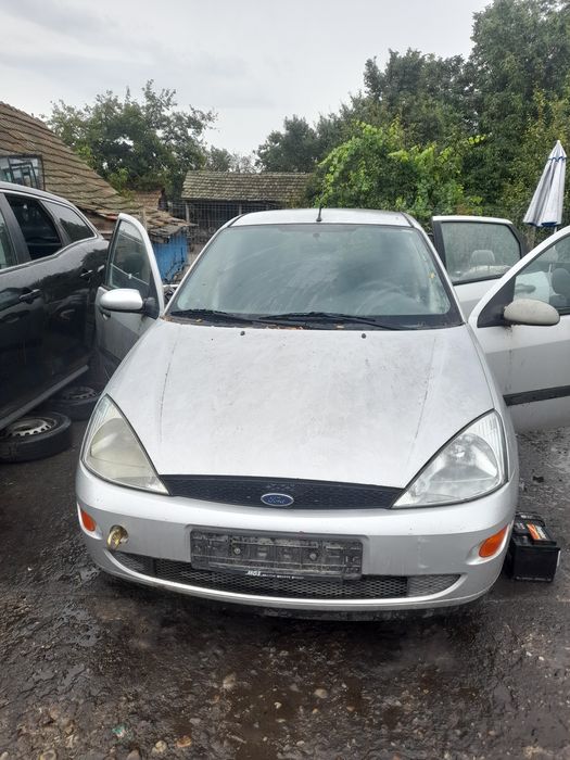 Far/faruri stanga/dreapta Ford Focus 1