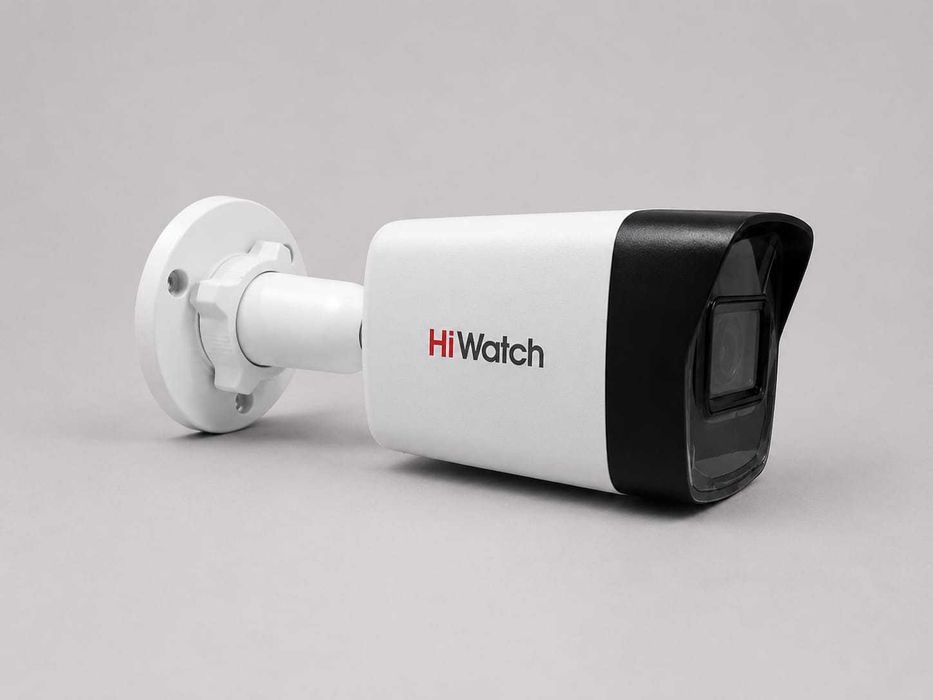 IP камера 4 Мп HiWatch с микрофоном