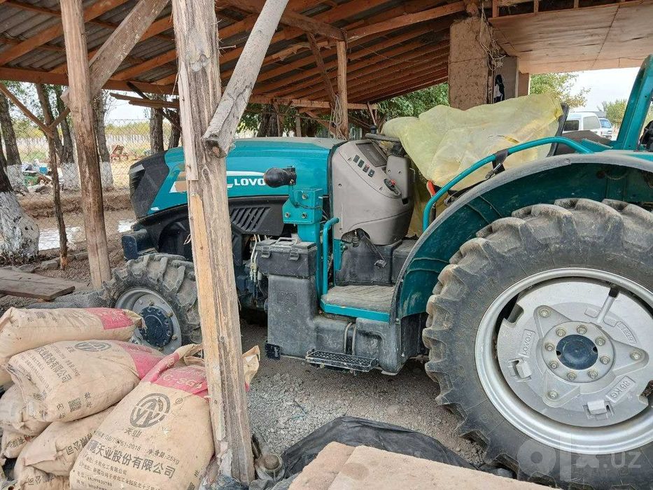 Traktor LOVOL F4100