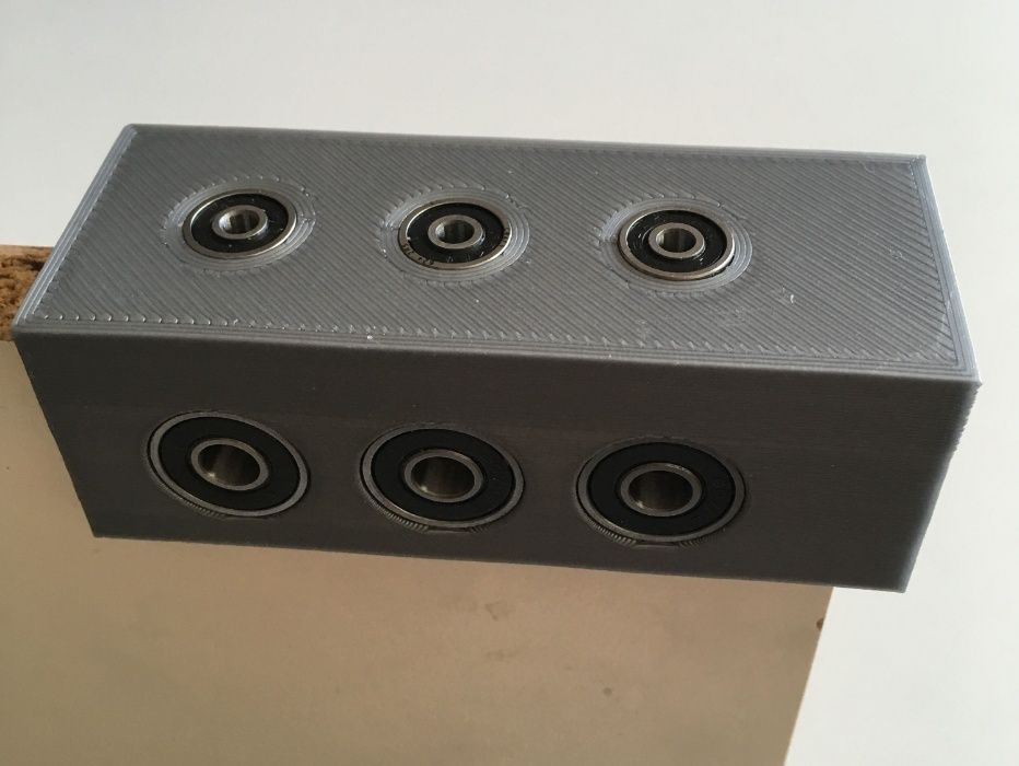 Sablon mobila plastic dur gri forma U ericsoane gauri 4/7mm v.2