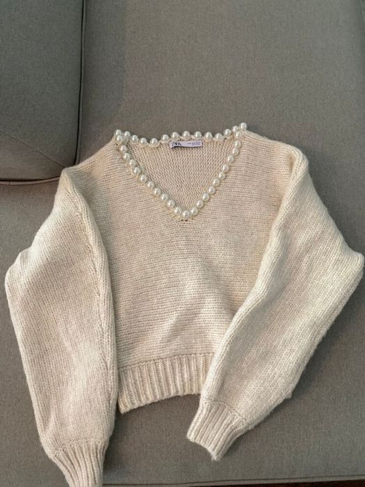 Пуловер с перли на Zara