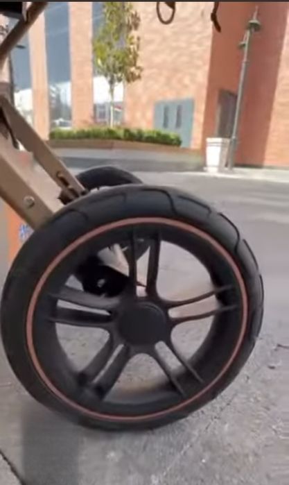 Kolyaska Teknum pishshiq,baloni rezinali