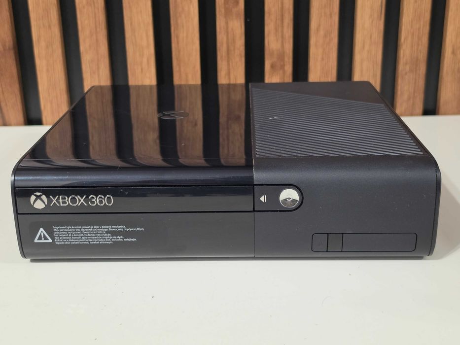 Xbox 360 E 320GB complet