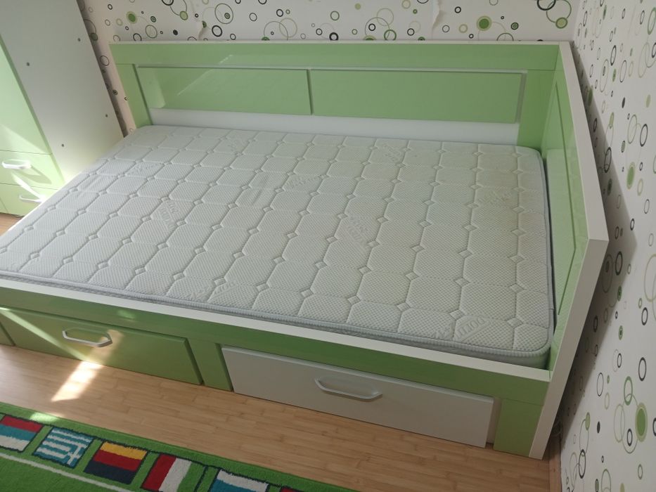 Vînd  pat  cu  saltea