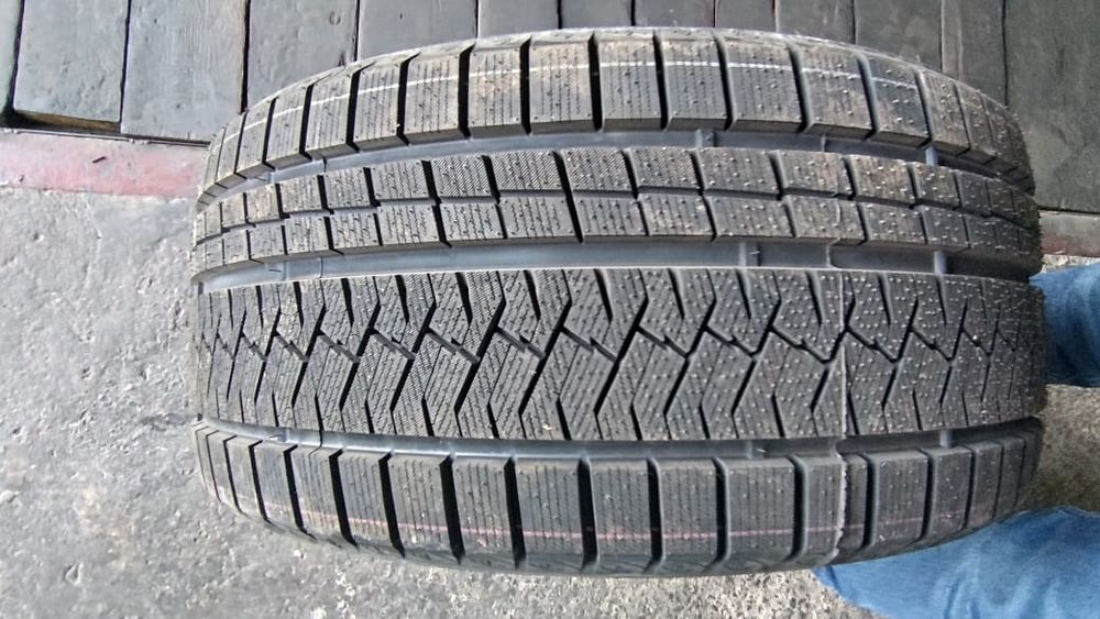 Triangle 295/35R21 PL02