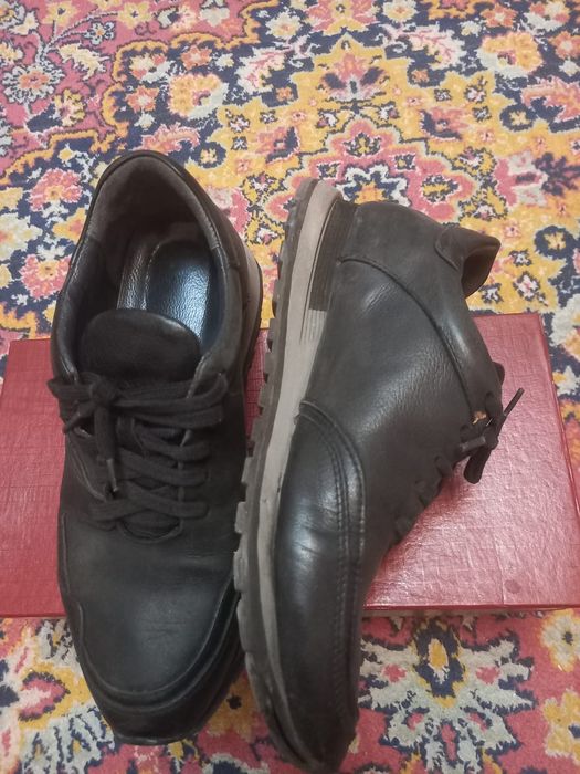 Продам мужские кроссовки