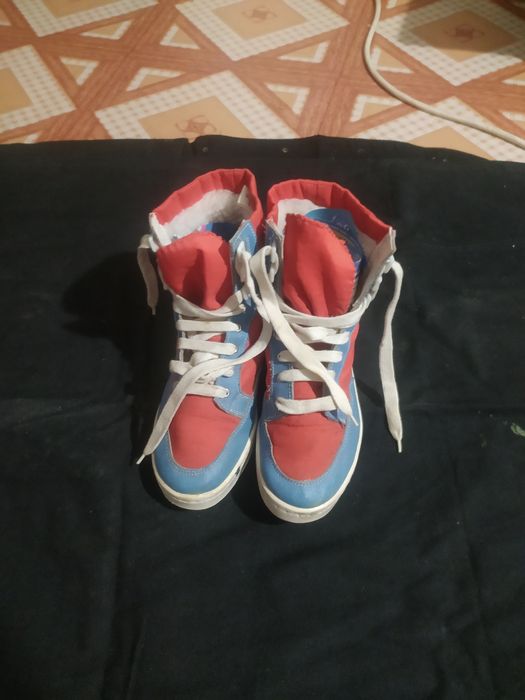 Продам женскую  обувь