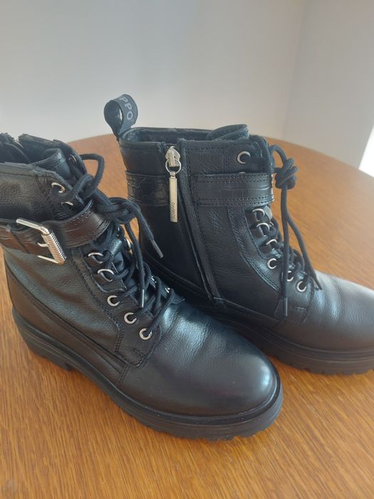 Продам ботинки женские