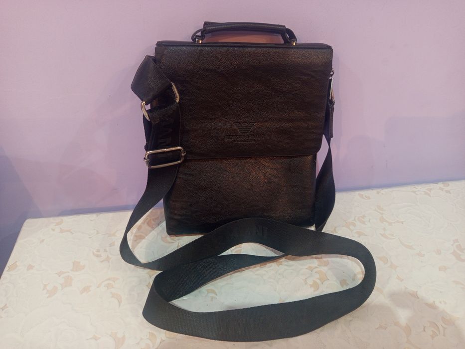 Барсетка кожаная срочно .