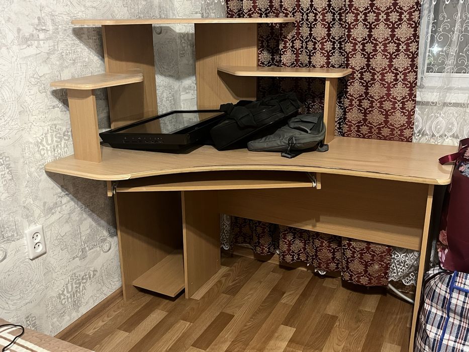 Стол компьютерный