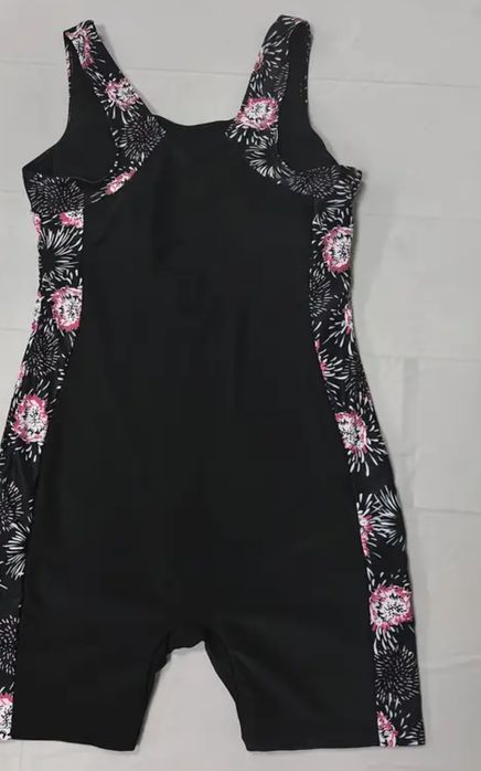 Продам женские купальники