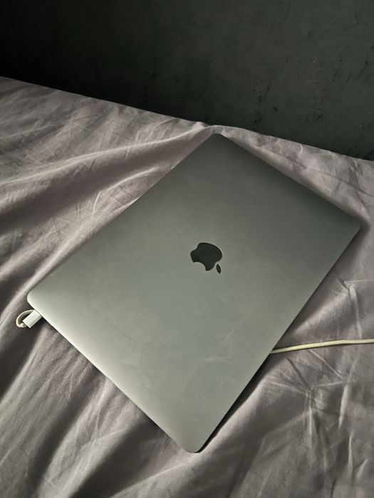 Macbook air 13 m1 в отличном состояние
